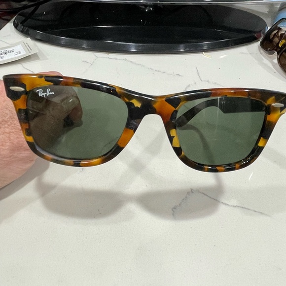 Ray Ban Wayfarer Tortoise - Picture 4 of 4